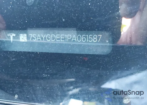 2023 Tesla Model Y Awd/Long Range Dual Motor All-Wheel Drive z USA, uszkodzony, nr VIN 7SAYGDEE1PA061587